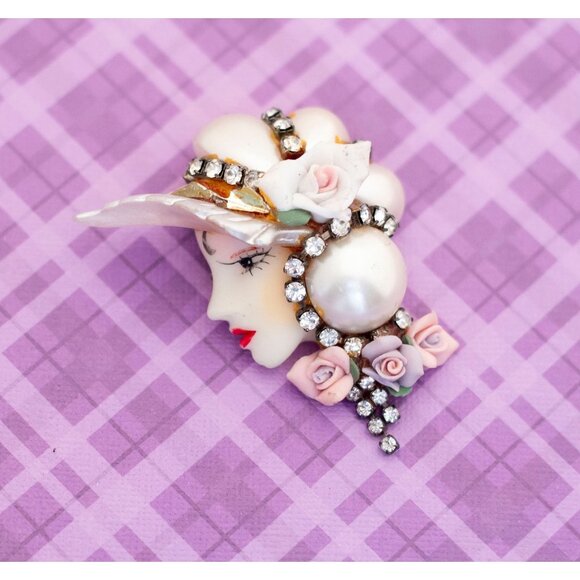 Vintage Fashionable Lady Faux Pearls Rhinestones Brooch - V4 - Picture 1 of 2